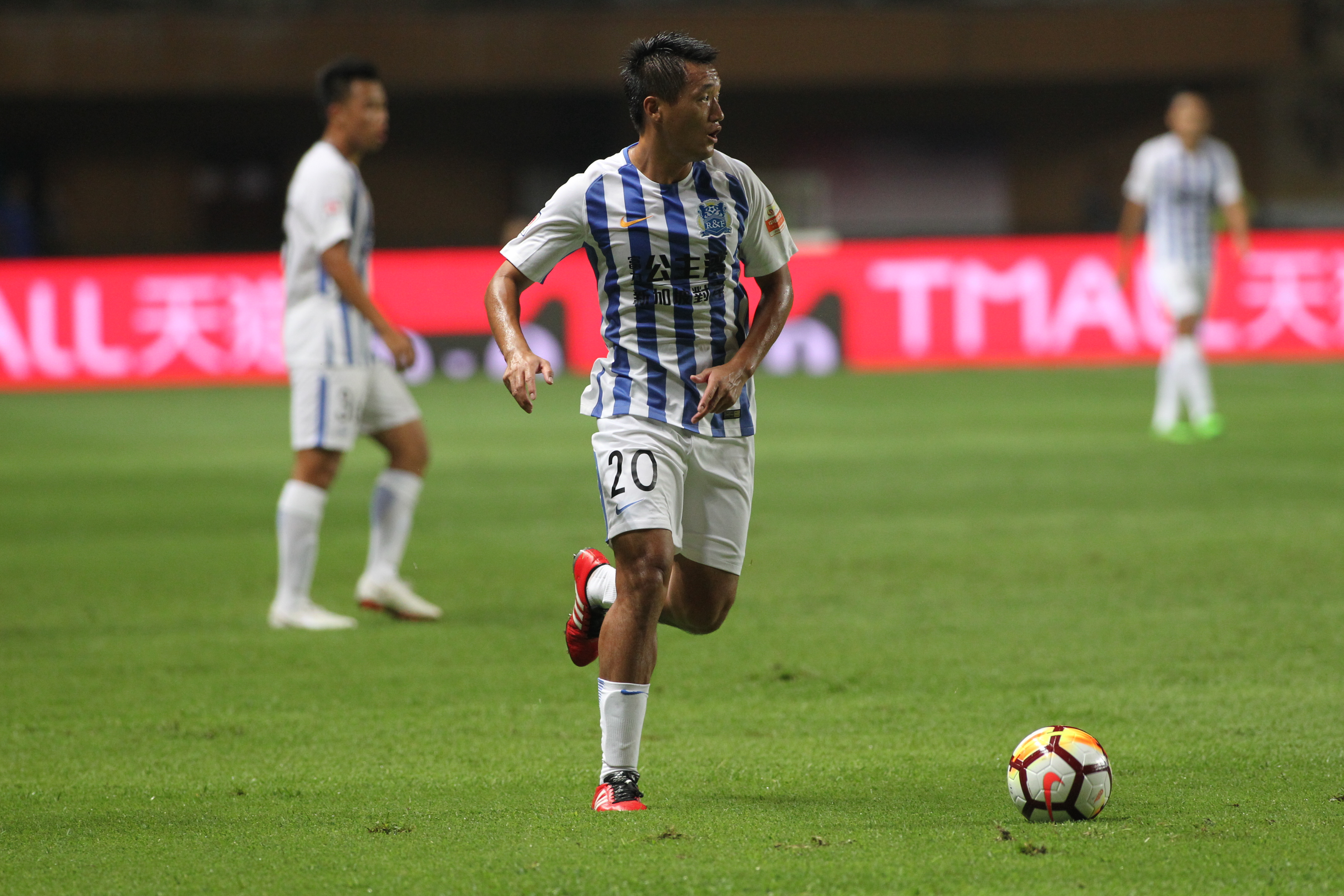 星空体育官网-重庆斯威客场被广州富力逼平，难挽颜面的简单介绍