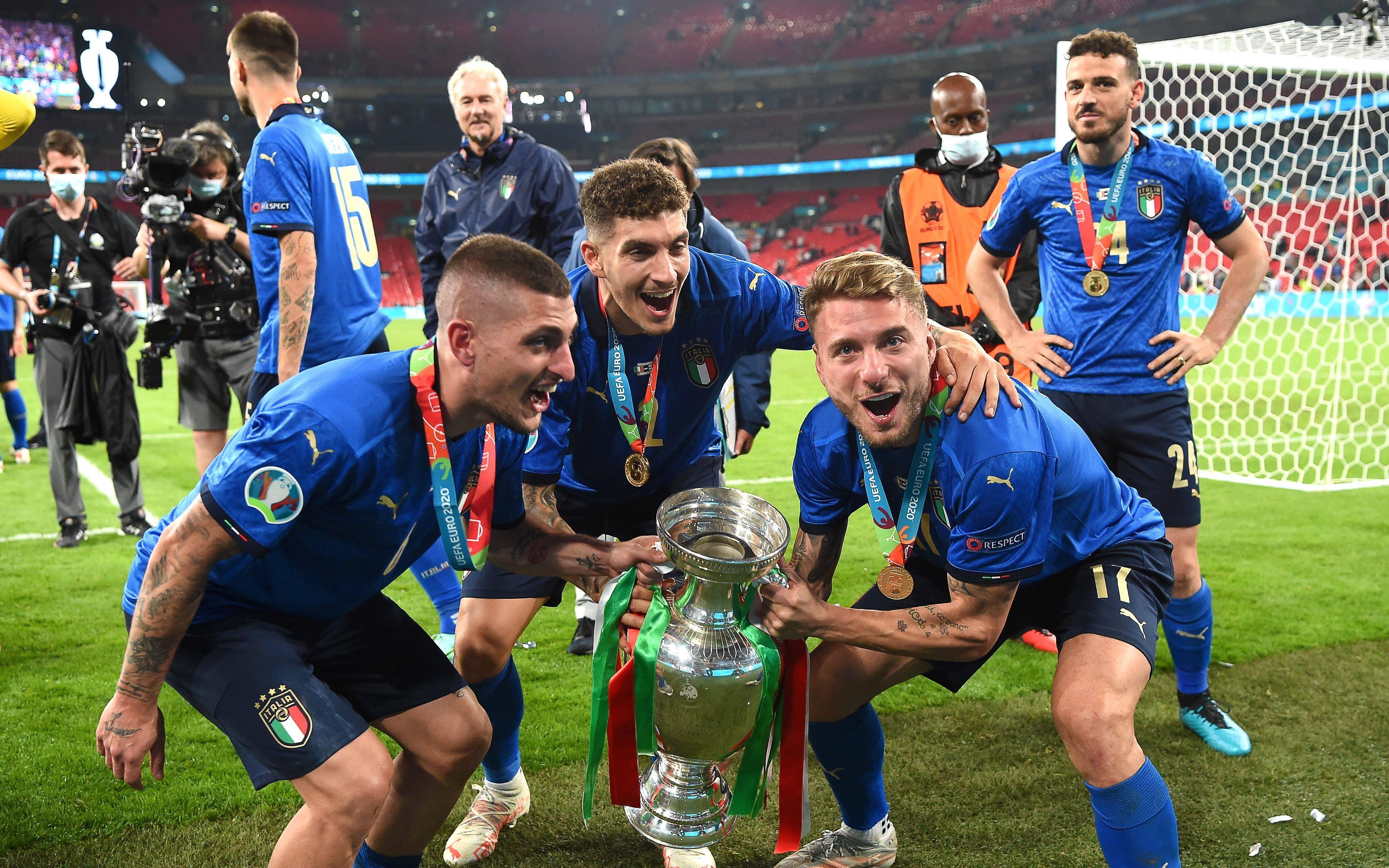 星空体育注册-意大利球队在比赛中展现出惊人的团队配合