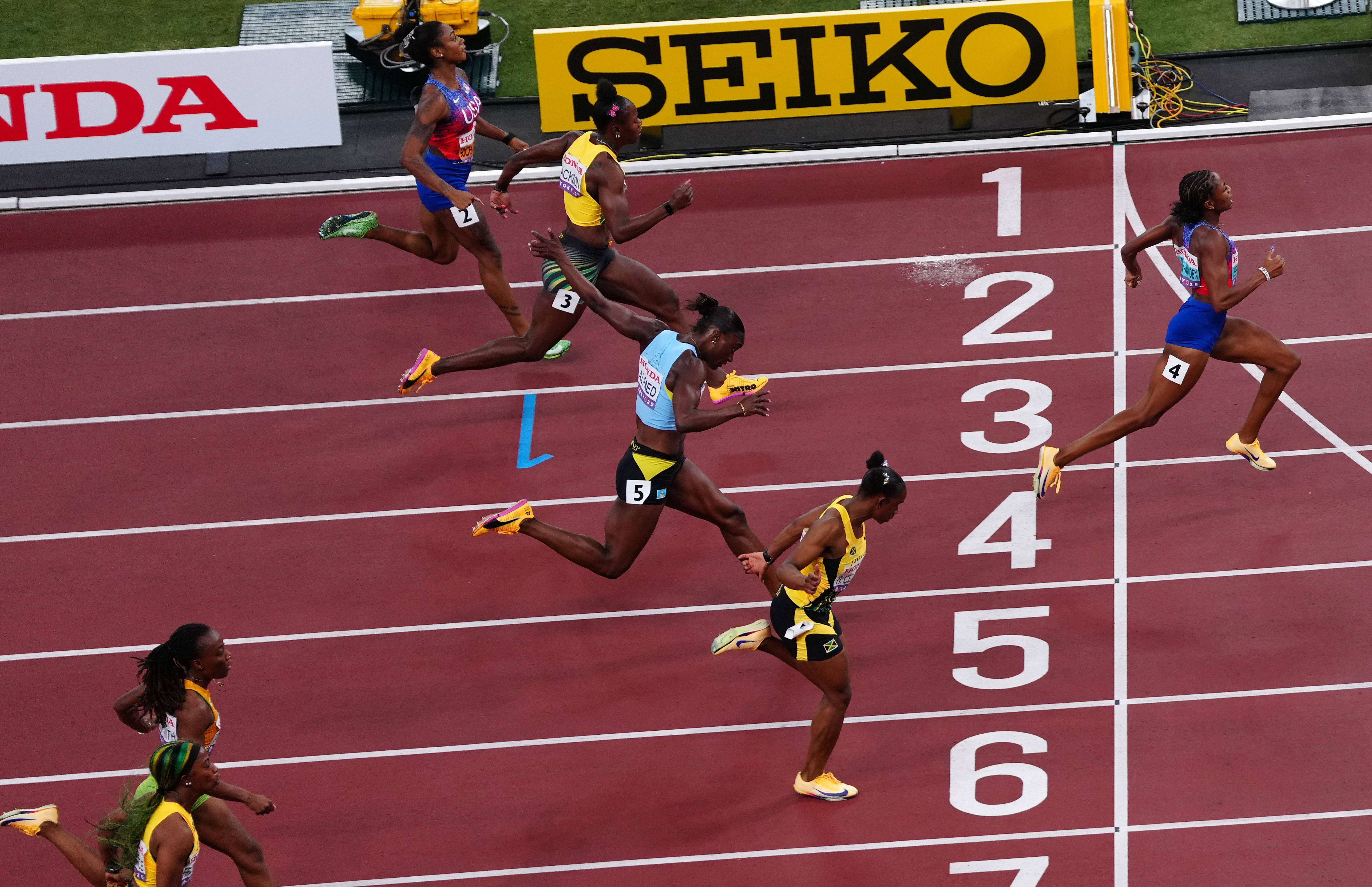 英国田径选手实现突破赢得金牌