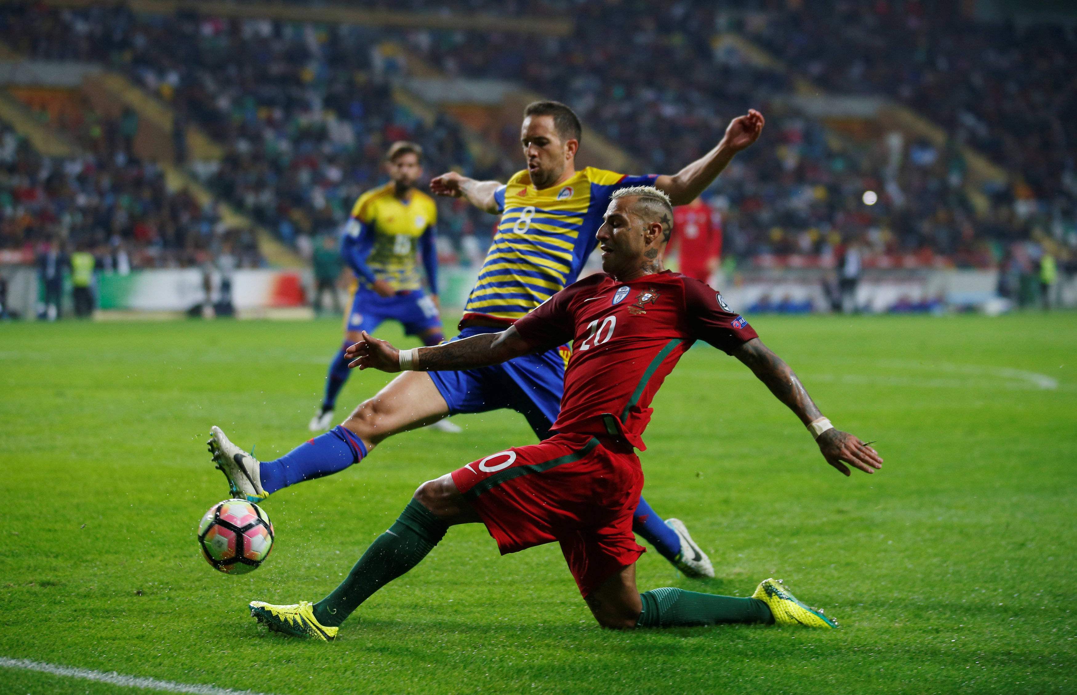 包含精彩不断的欧洲国家联赛，赛场上的风云变幻的词条