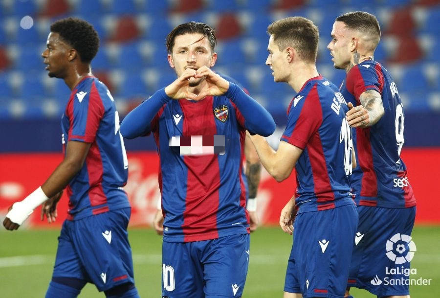 包含莱万特主场胜利，积分榜上逐步攀升的词条